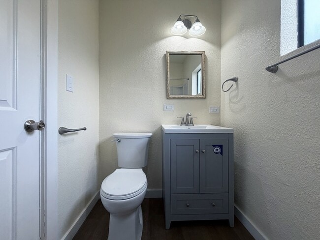 Building Photo - 960 Clark St