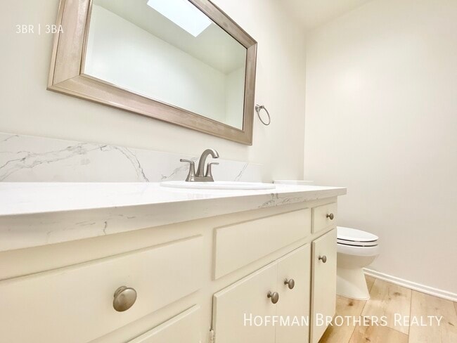 Building Photo - 931 S Wooster St Los Angeles, CA 90035