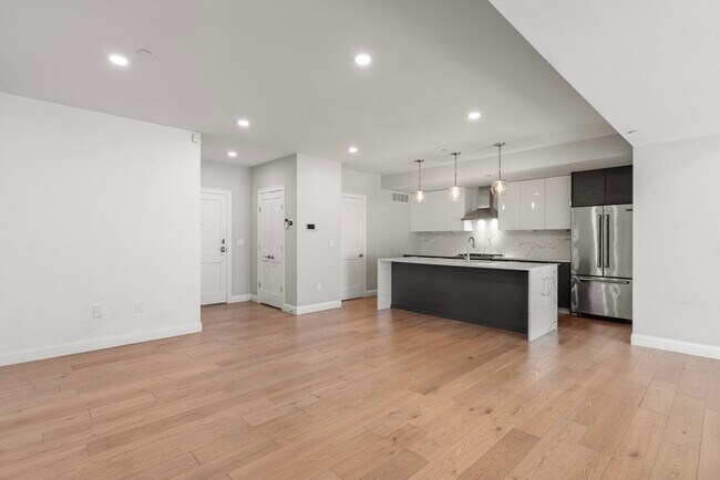 Building Photo - 54 Pleasant St