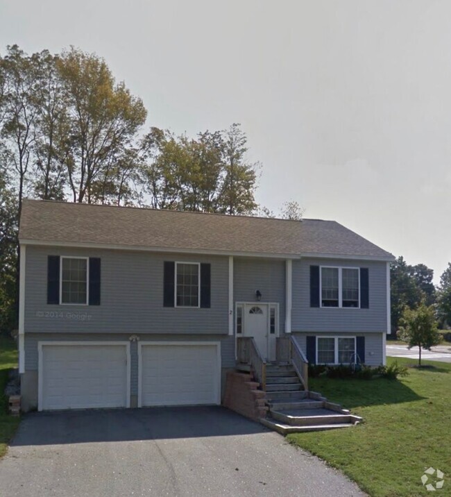 Building Photo - Price Reduction!!!!! 3 Bedroom 2 Bath Rais...