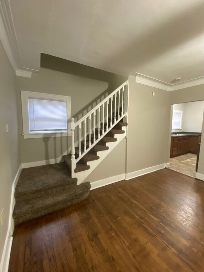 Building Photo - Large Glen Park Home