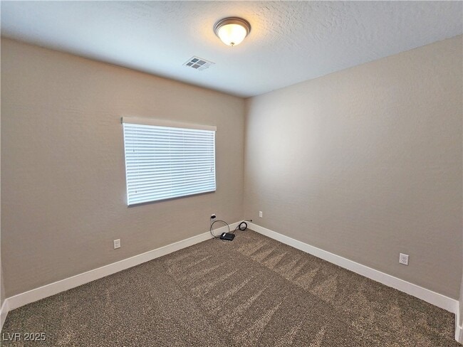 Building Photo - 1111 Sixshooter Ave