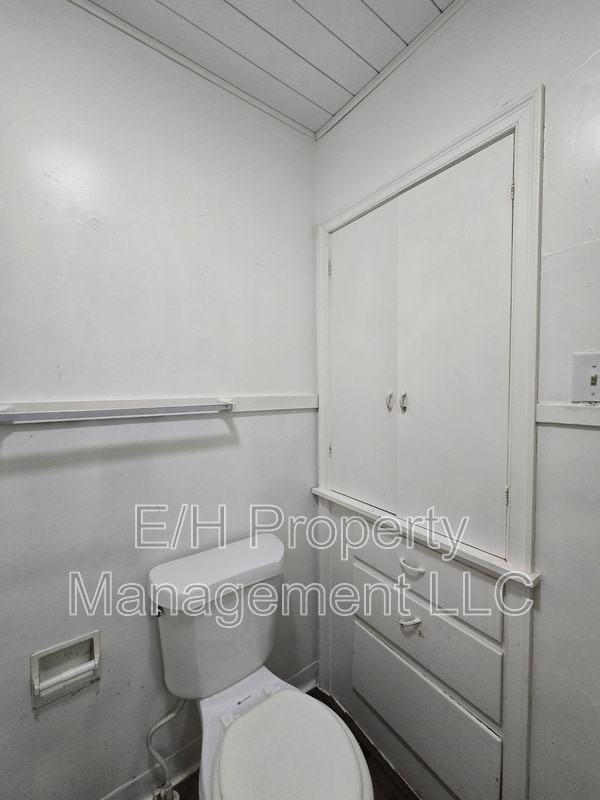 Building Photo - 528 S Glendale St