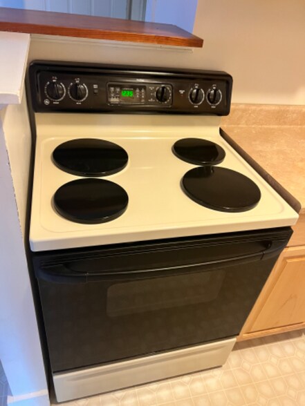 Building Photo - 315 Elm St