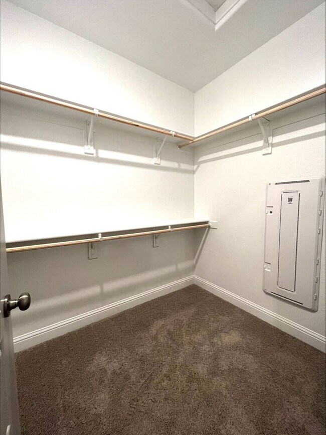 Building Photo - Beautiful 3-Bed, 2-Bath Lennar Home in Daf...