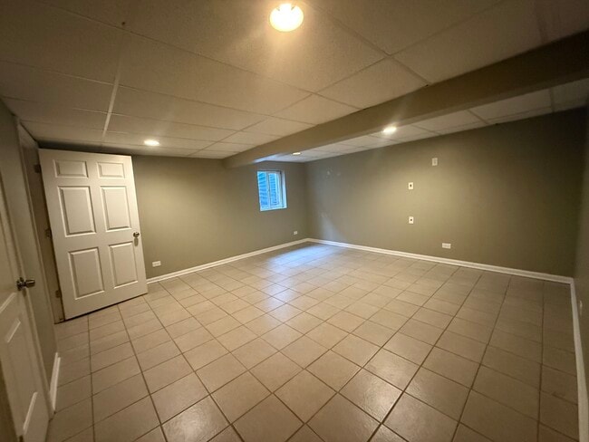 Building Photo - 10S328 Jamie Ln