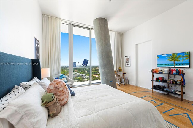 Building Photo - 2669 S Bayshore Dr