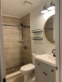 Building Photo - "Charming 3-Bed Home in Asheville with Coz...