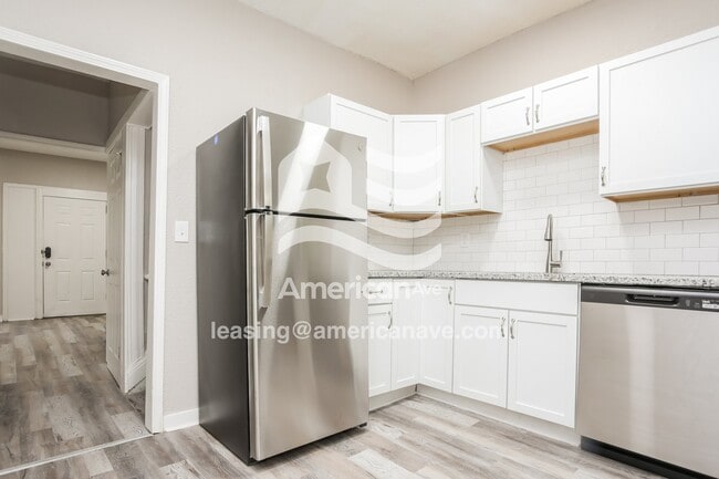 Building Photo - 3044 E 32 St
