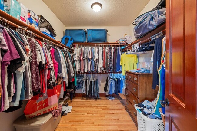 Building Photo - 69 Greenmoor Dr