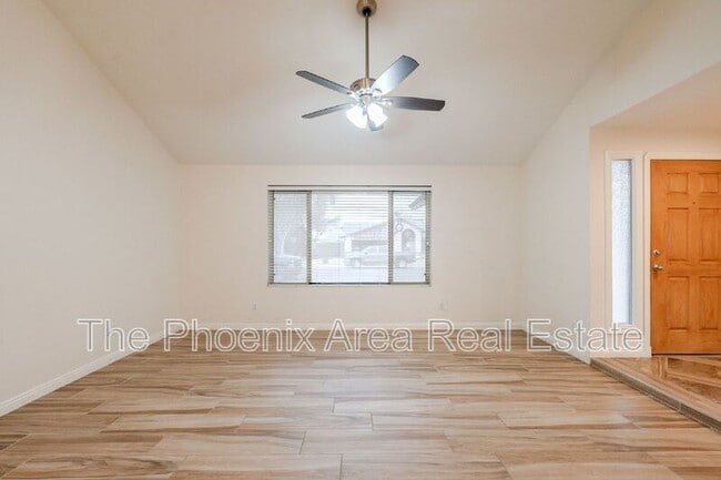 Building Photo - 3231 N Woodburne Dr