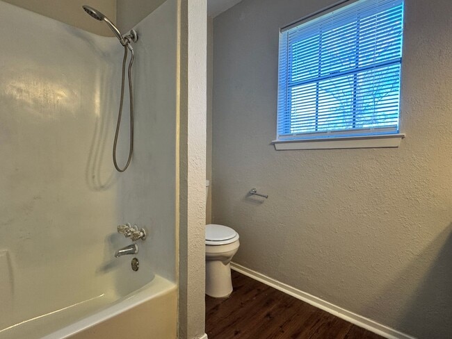 Building Photo - 405 Cypress Cir