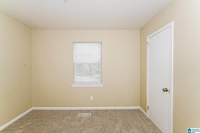 Building Photo - 114 Redstone Way