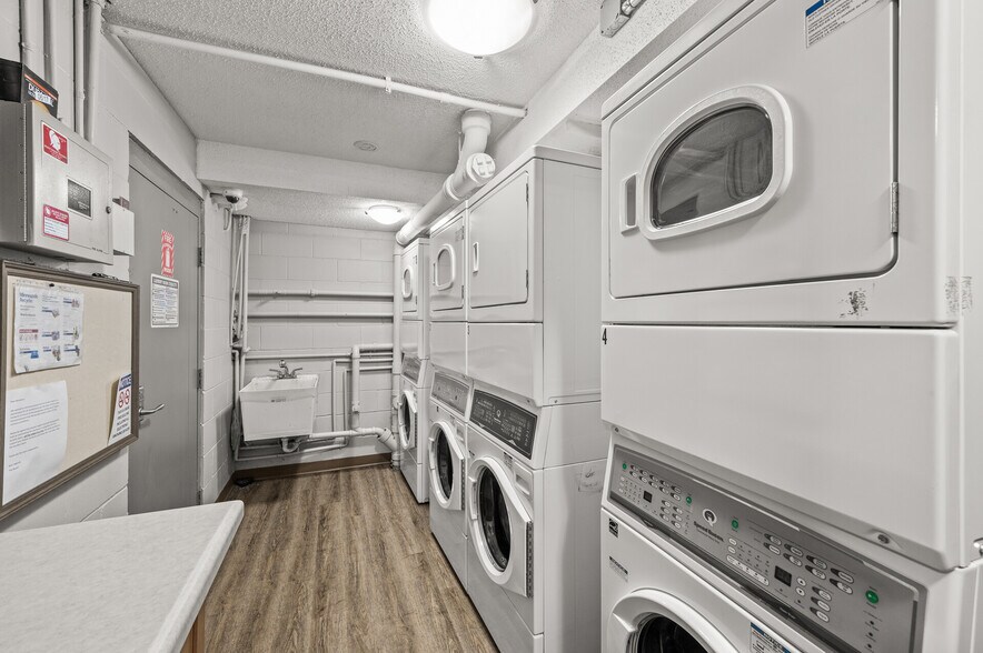 Building Photo - 3729 Snelling Ave