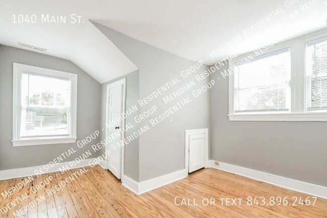 Building Photo - 1040 Main St