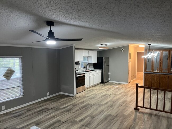 Building Photo - 525 Burmaster Dr