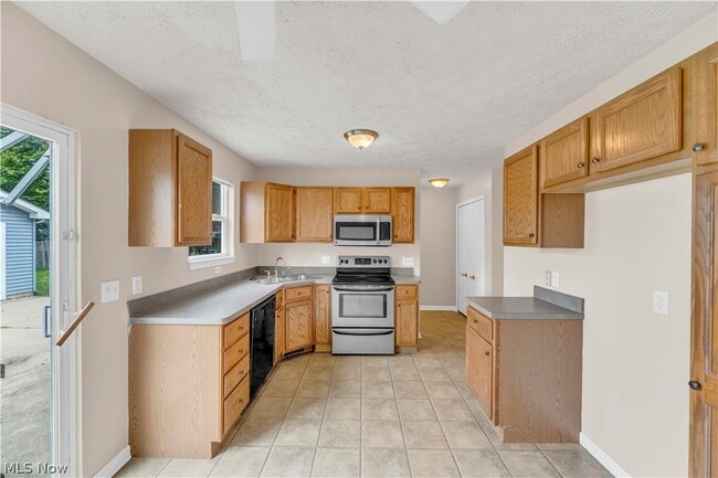 Building Photo - 1218 W 24th St