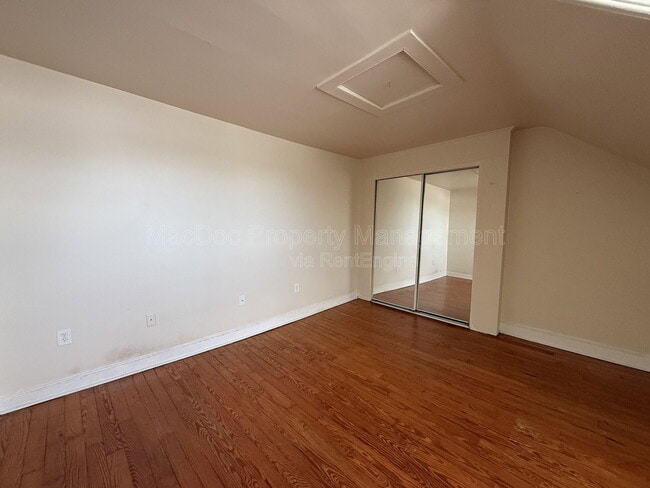 Building Photo - 604 Caroline St