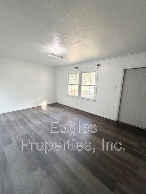 Building Photo - 103 Brock St
