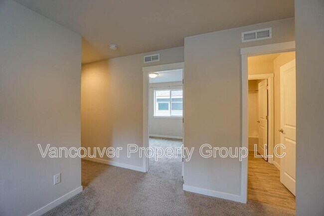 Building Photo - 2904 NE 161st Ct