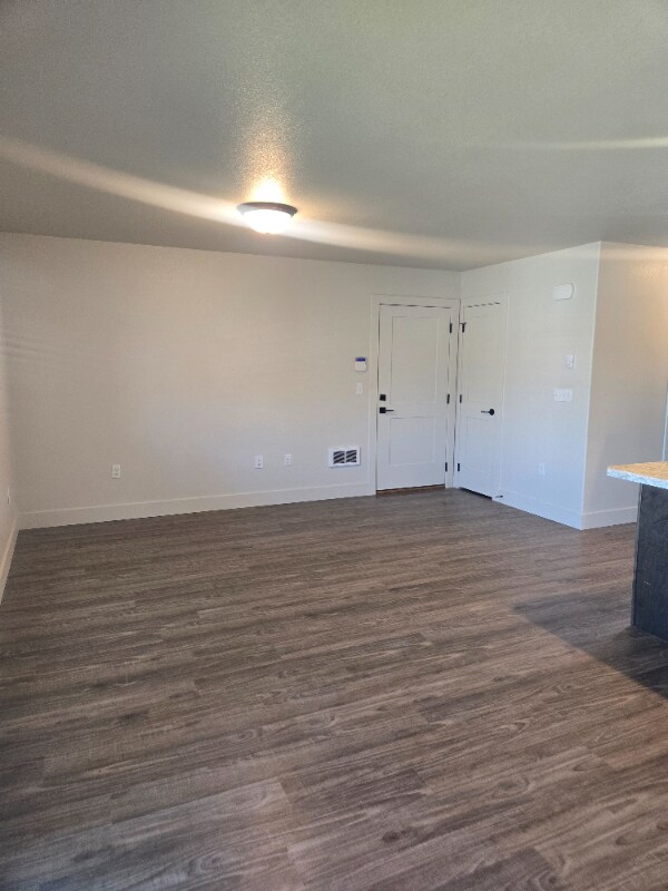 Building Photo - 206 11th Ave W
