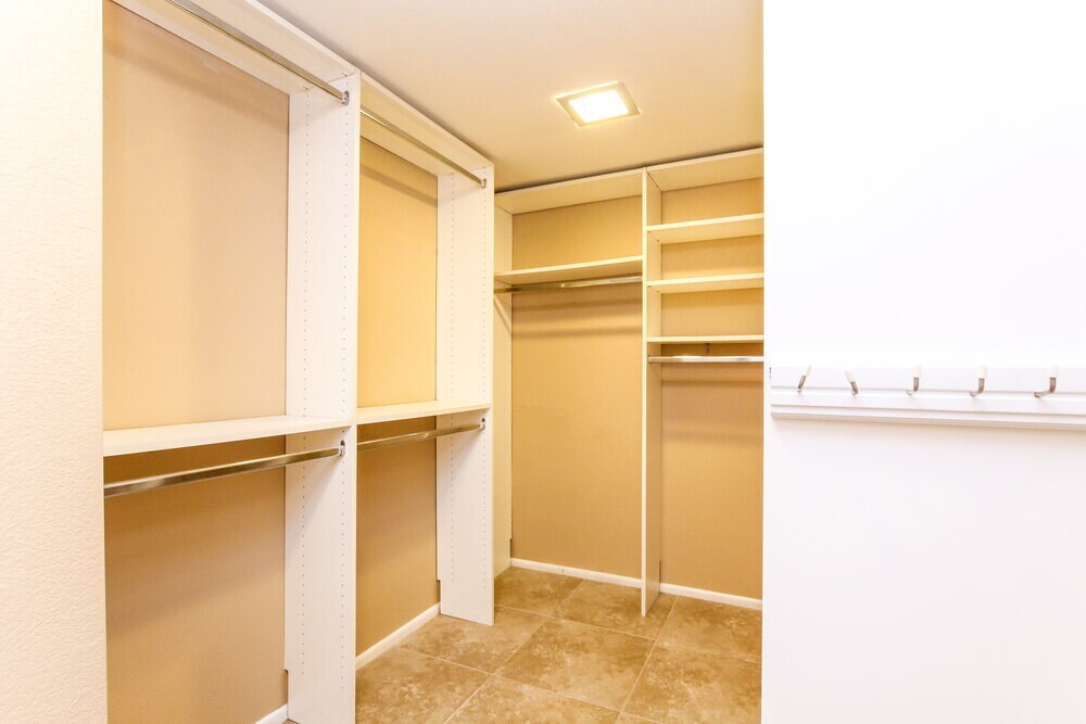 Building Photo - 7352 W Morrow Dr