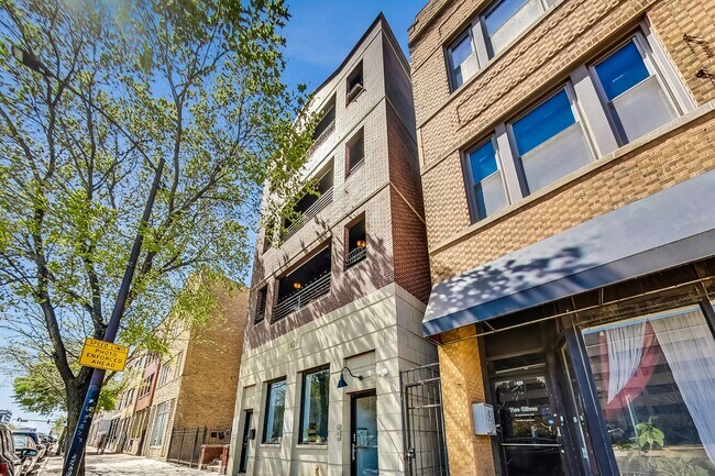 Building Photo - 1426 N Western Ave