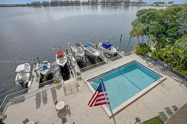 Building Photo - 2201 Brickell Ave