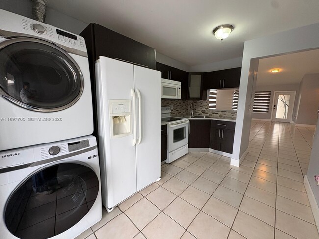 Building Photo - 8391 SW 148th Ave