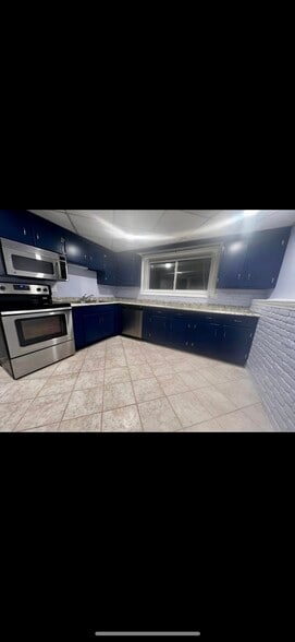 Building Photo - 6 1/2 Floyd Rd