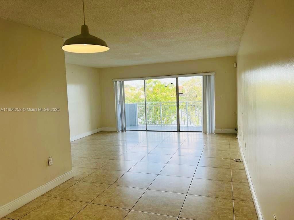 Building Photo - 9359 Fontainebleau Blvd