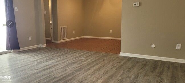 Building Photo - 3662 Tudor Park Dr