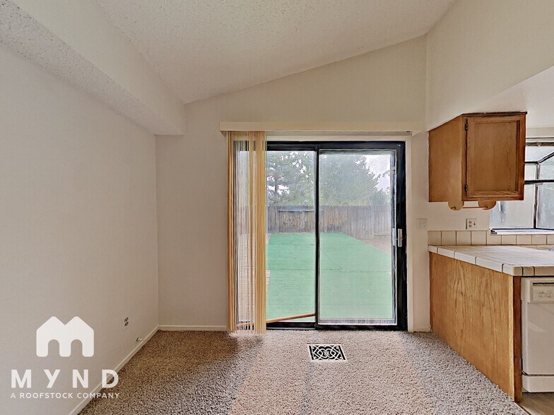 Building Photo - 5922 Shadow Park Dr