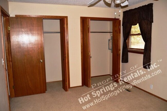 Building Photo - West Gate Area | Home | Unfurnished