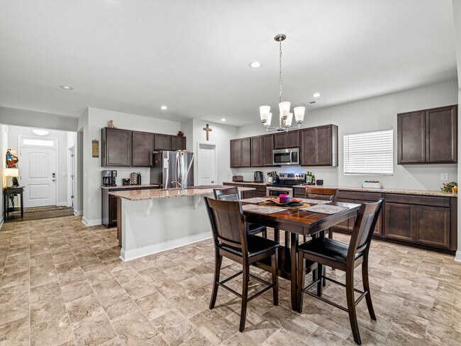 Building Photo - Towne Pointe Community