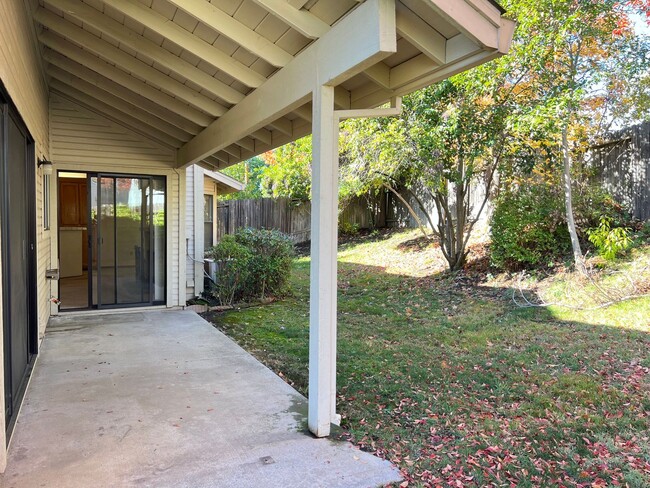 Building Photo - Three Bedroom Folsom Home