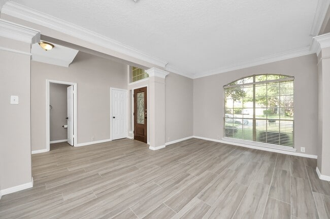 Building Photo - 1335 Crescent Pkwy Ct