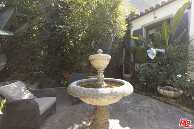 Building Photo - 1407 N Beverly Dr