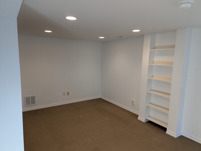 Building Photo - 3730 SW Austin St