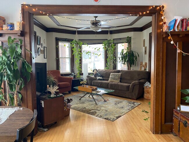 Building Photo - 319 E Montana St