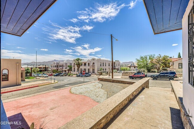 Building Photo - 1300 Randolph Dr