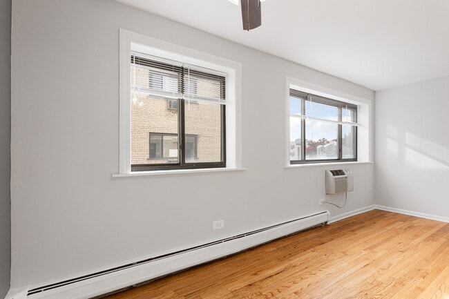 Building Photo - 6758 N Sheridan Rd