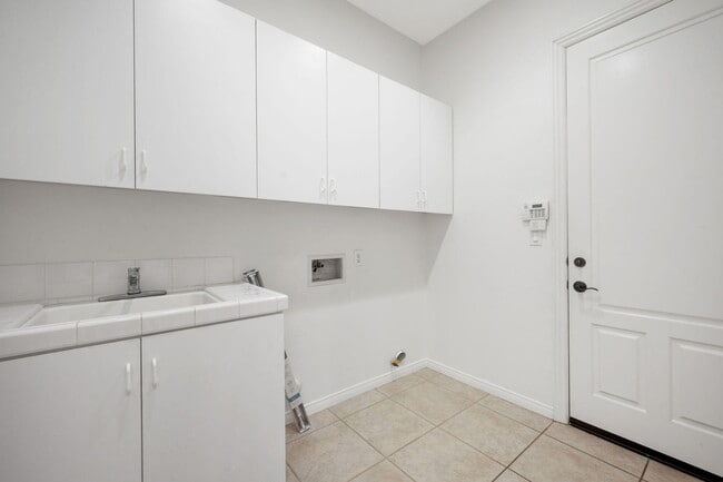Building Photo - 124 Tesori Dr
