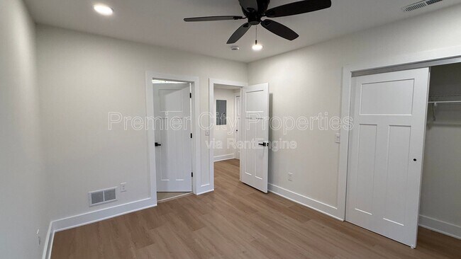 Building Photo - 240 Mcgregor Ave