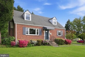 Building Photo - 2913 Cleave Dr