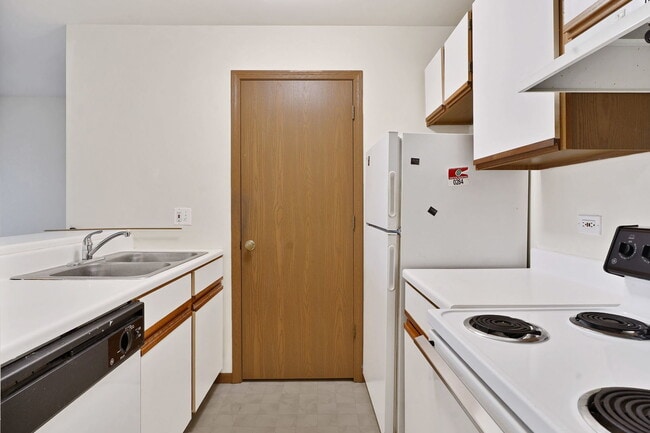 Building Photo - 330 Leah Ln