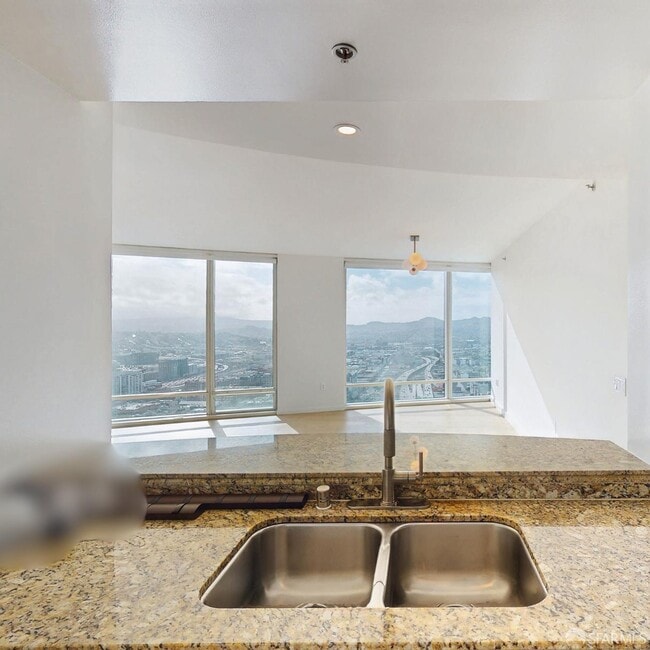 Building Photo - 425 1st St