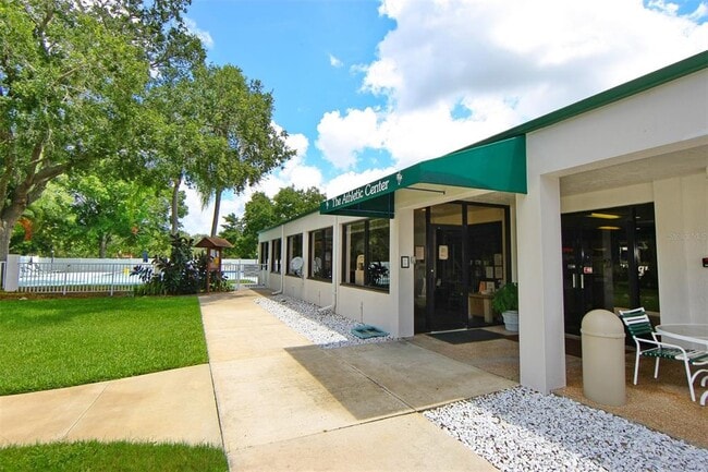 Building Photo - 5728 Doral Dr