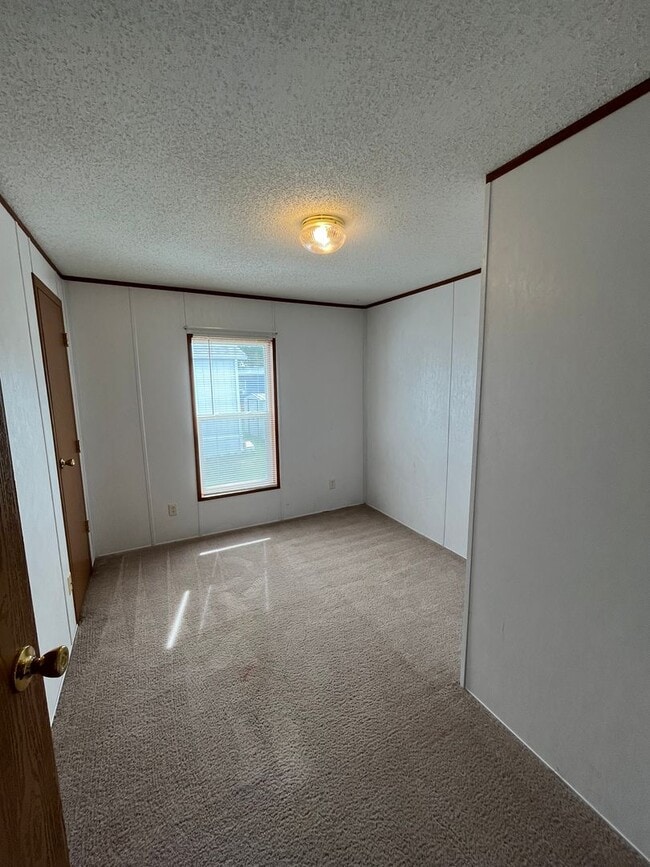 Building Photo - 3 Bedroom Mobile Home with Carport in Billings Heights