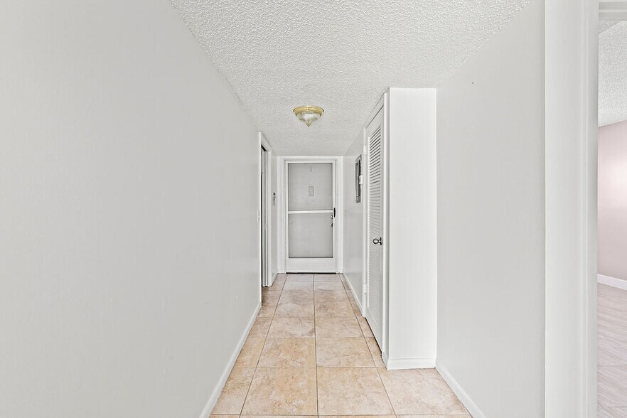 Building Photo - 1166 6th Ave